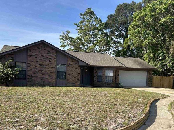 151 Deville Dr, Mary Esther, FL 32569