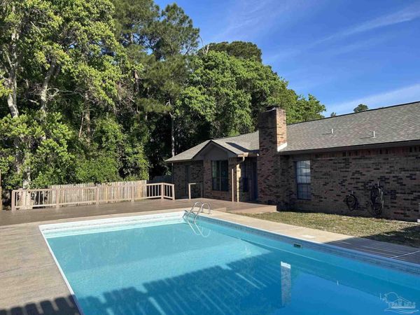 151 Deville Dr, Mary Esther, FL 32569