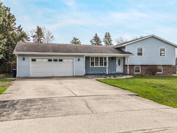 727 DAWN COURT, Neenah, WI 54956