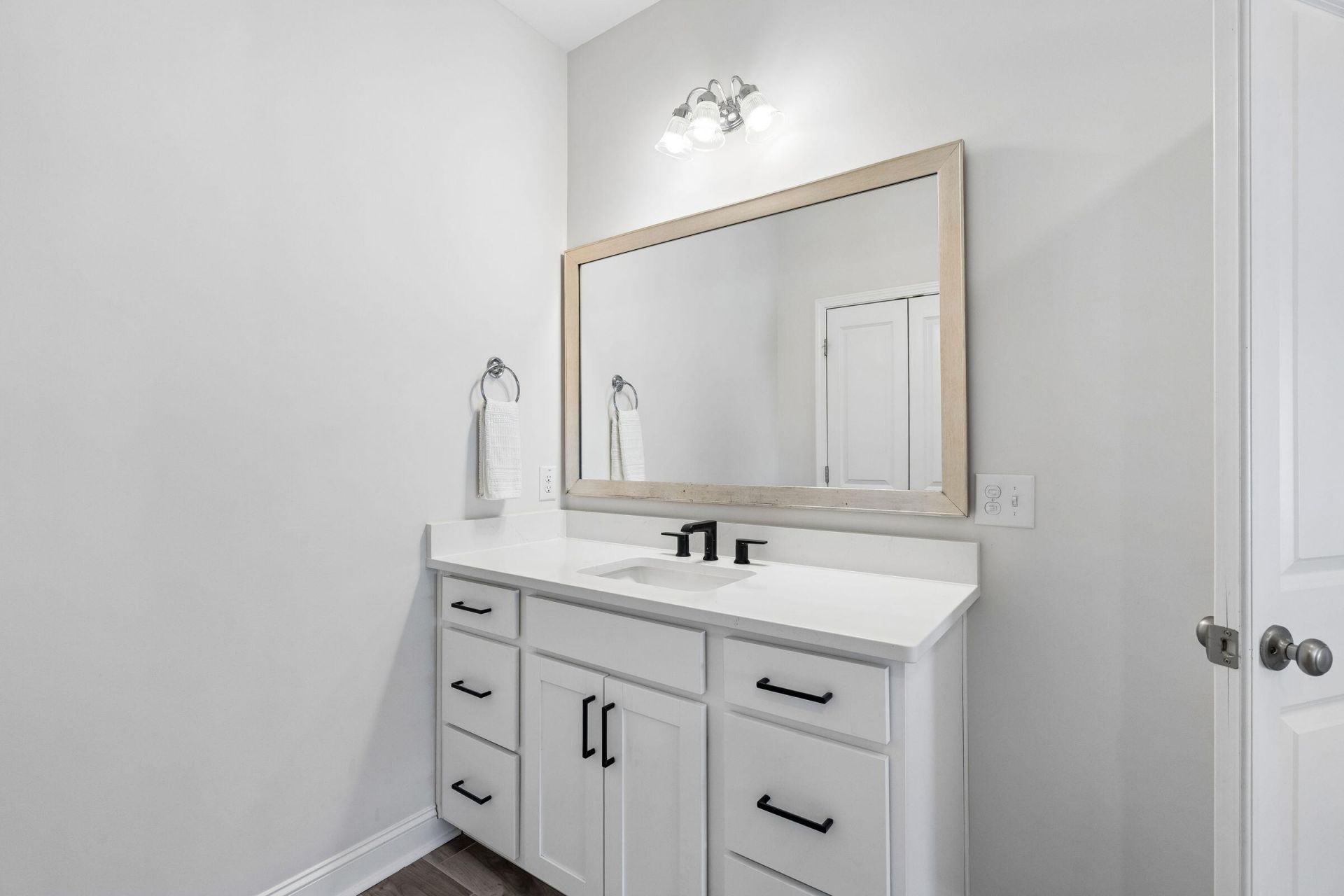 303 Theus Place Photo 27