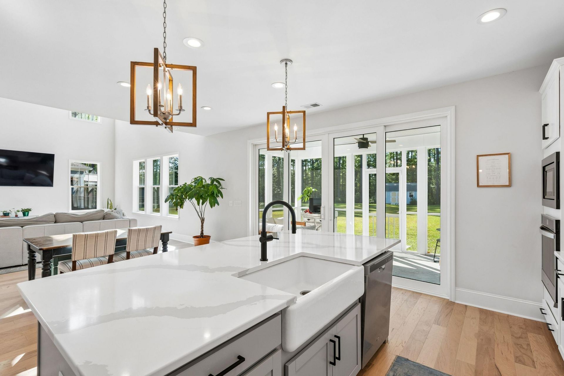 303 Theus Place Photo 7