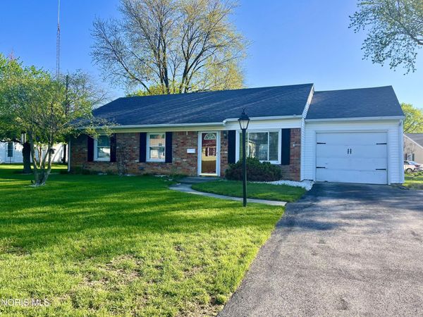 60 Mount Vernon Court, Waterville, OH 43566