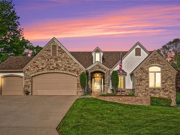 527 Canyon Drive, Lawrence, KS 66049