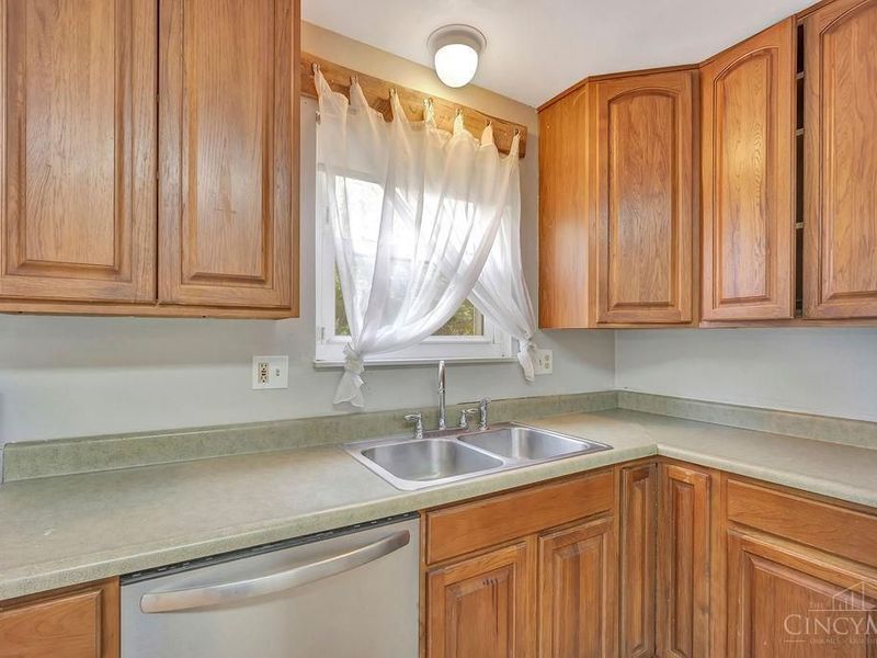 2416 Madonna Drive, Green Township, OH 45238 Photo 12