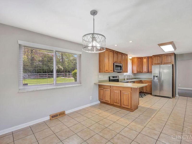 2416 Madonna Drive, Green Township, OH 45238 Photo 8