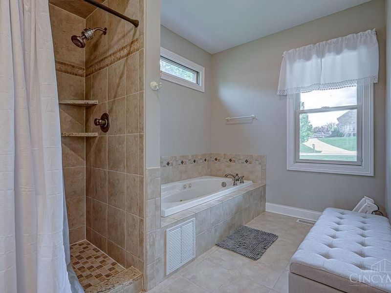 3310 Fox Run Drive, Hamilton, OH 45013 Photo 22