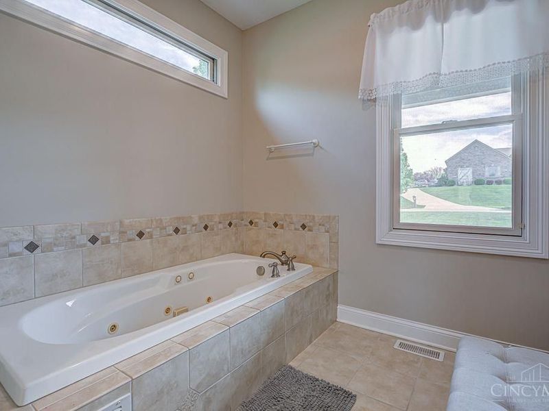 3310 Fox Run Drive, Hamilton, OH 45013 Photo 23