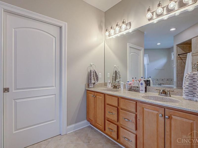 3310 Fox Run Drive, Hamilton, OH 45013 Photo 24