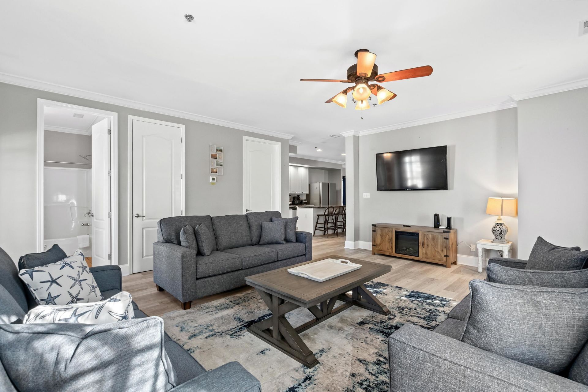 304 South Hillside Dr.  Photo 4