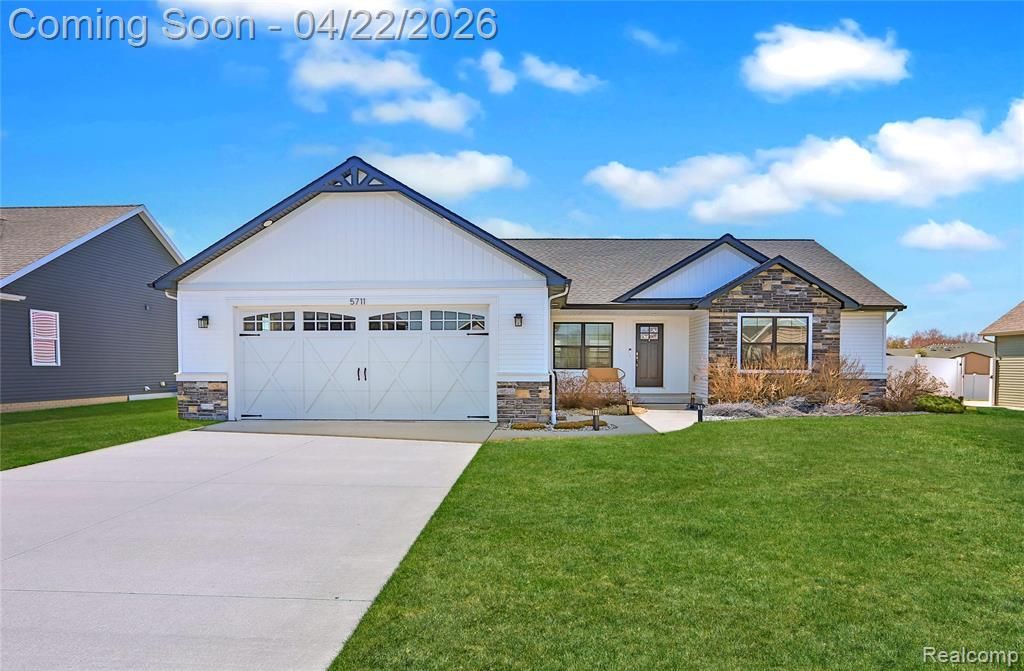 5711 Stone Briar Lane S, Tittabawassee Township, MI 48623 Main Photo