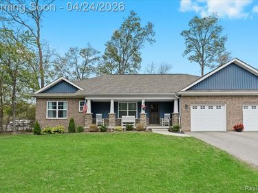 5860 Scenic Bluff Drive, Brighton, MI 48116