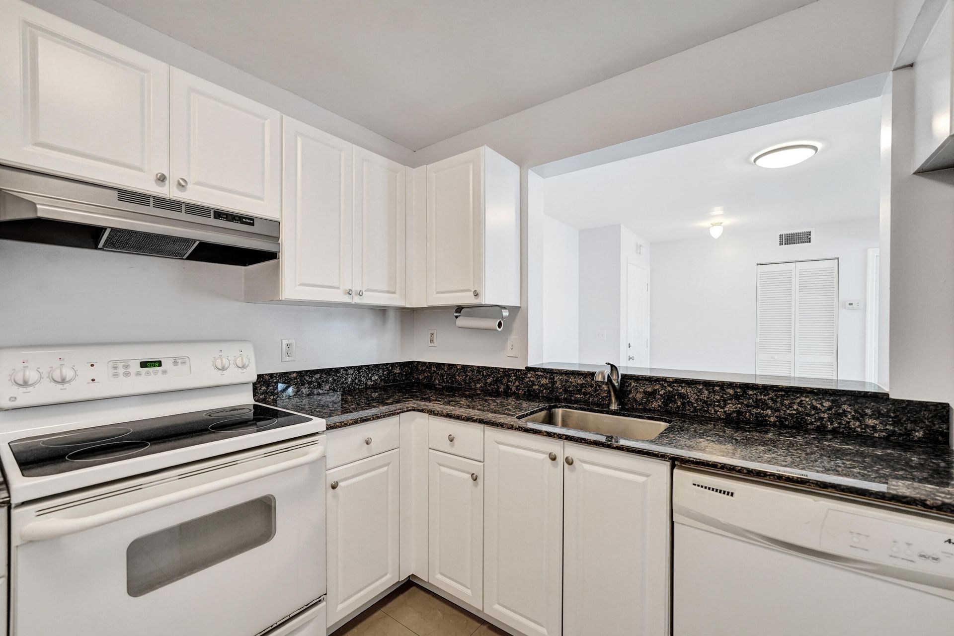 1450 SE 3rd Avenue, Unit 305, Dania Beach, FL 33004 Photo