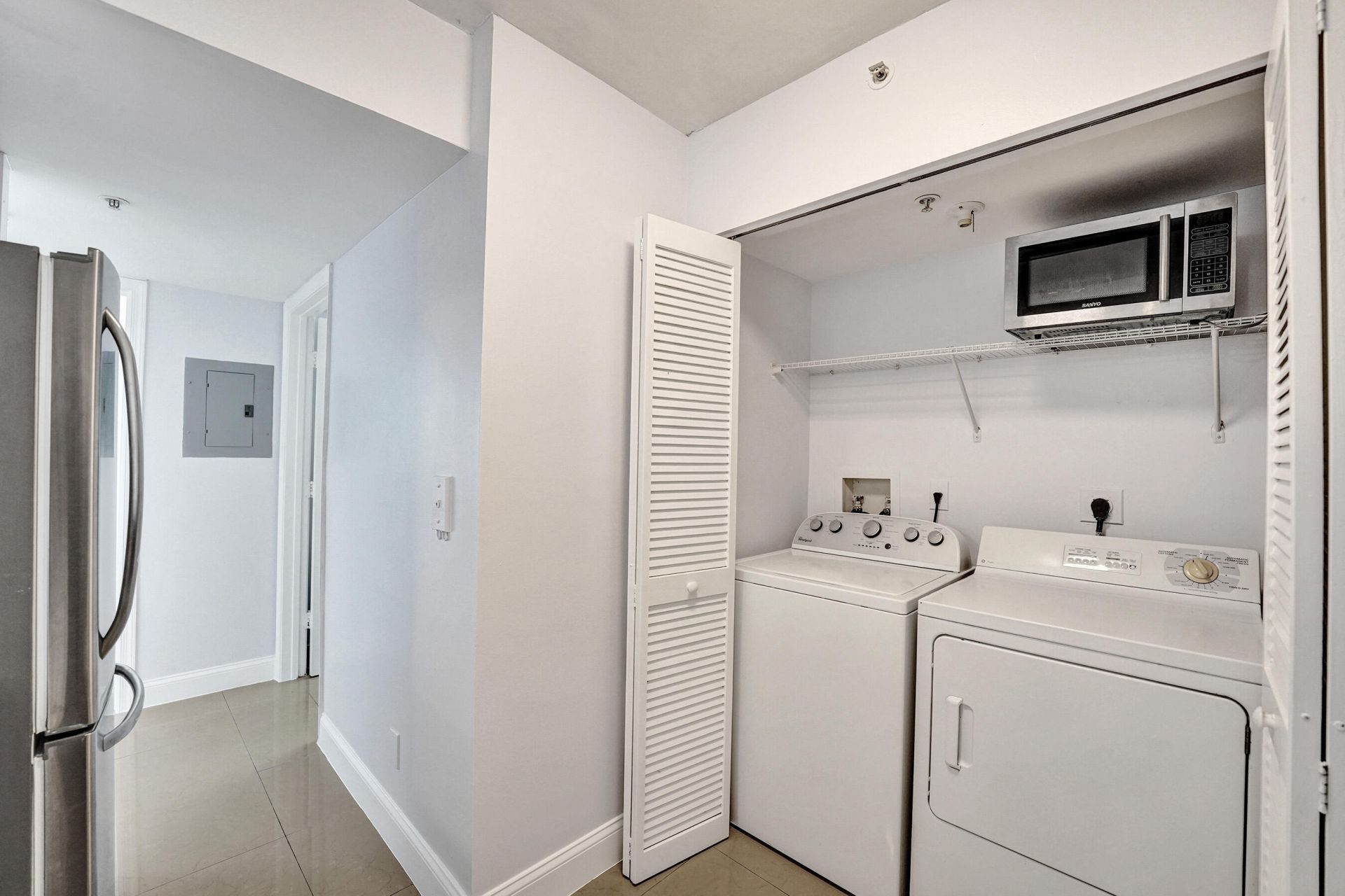 1450 SE 3rd Avenue, Unit 305, Dania Beach, FL 33004 Photo