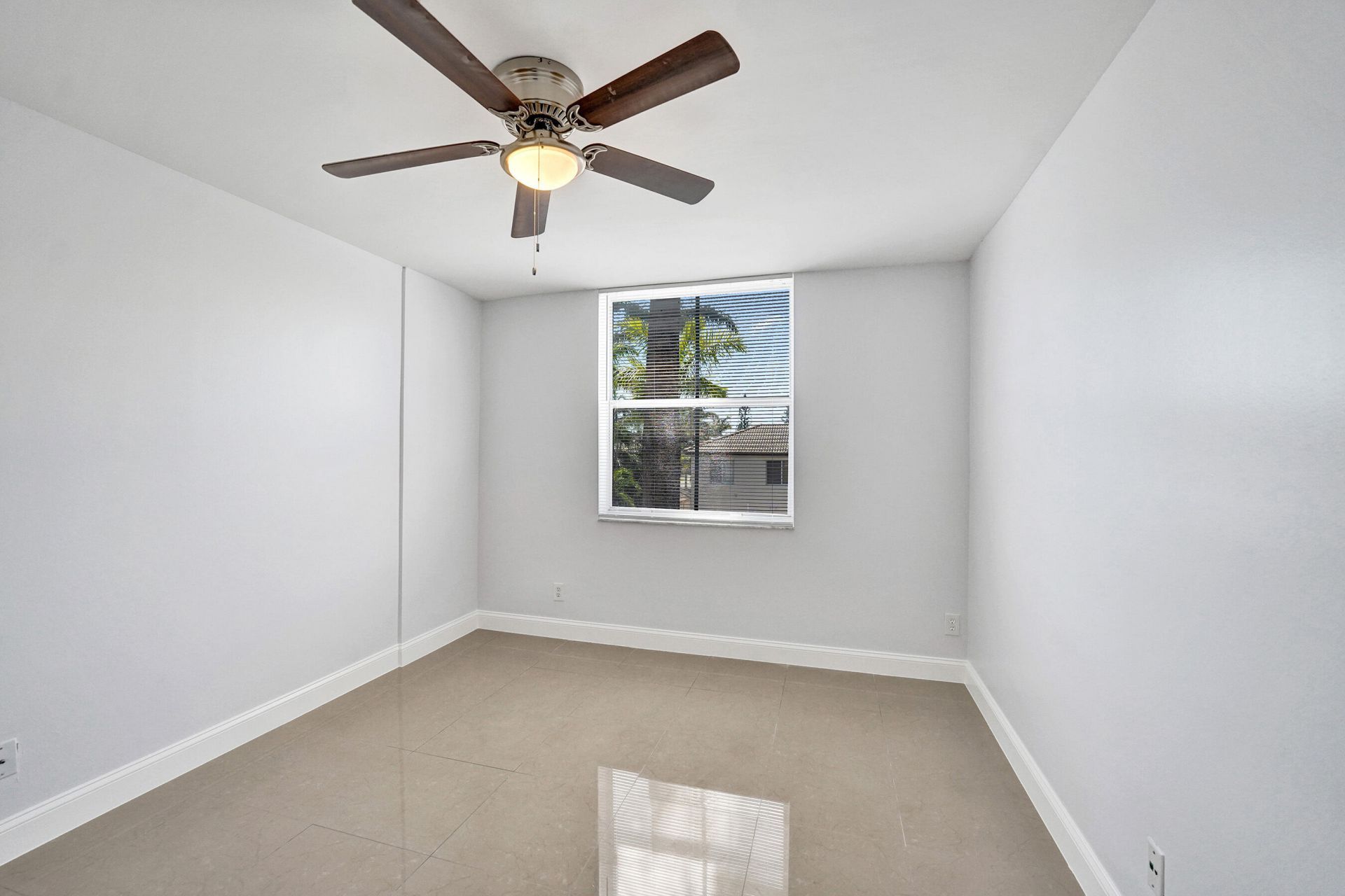 1450 SE 3rd Avenue, Unit 305, Dania Beach, FL 33004 Photo