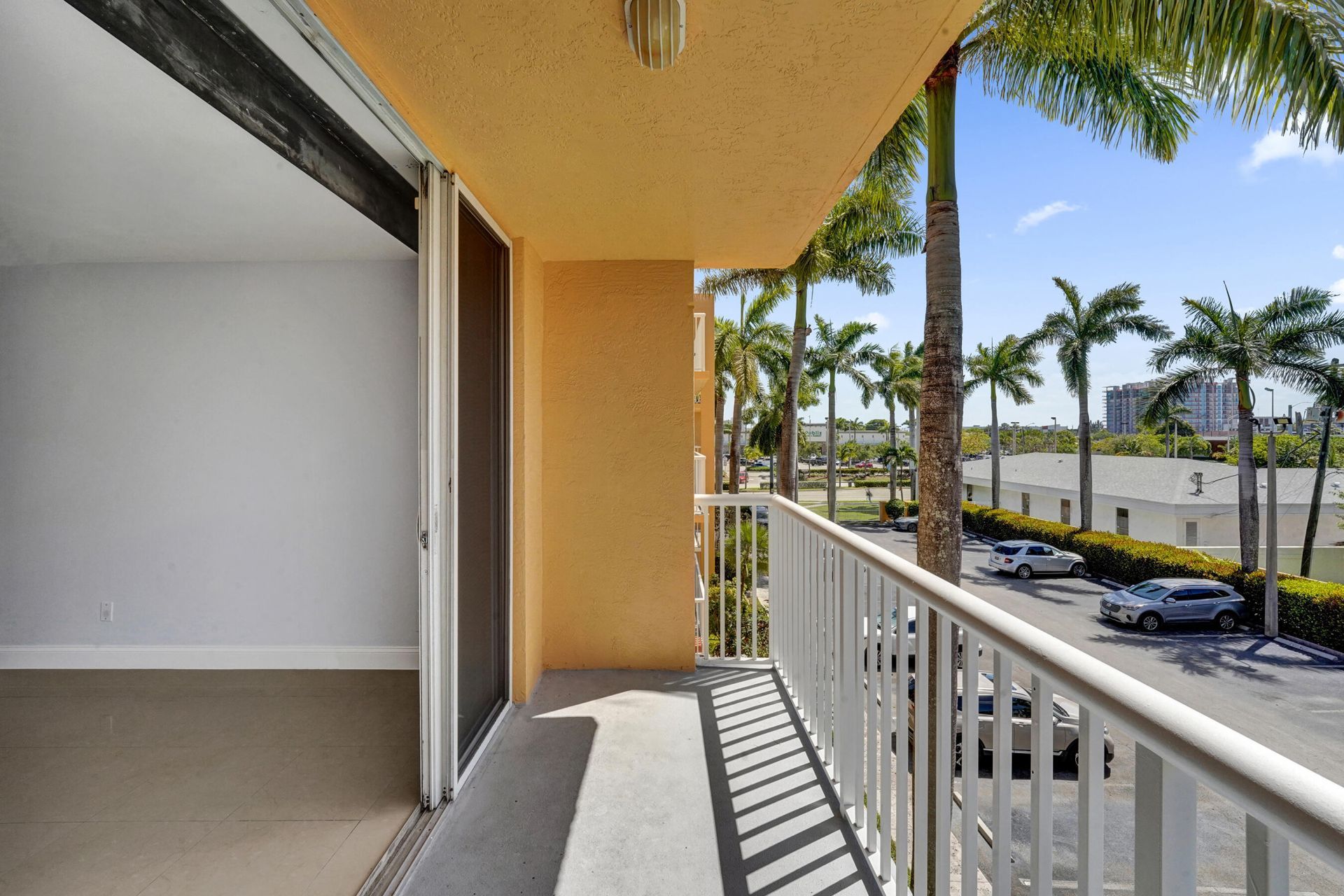 1450 SE 3rd Avenue, Unit 305, Dania Beach, FL 33004 Photo