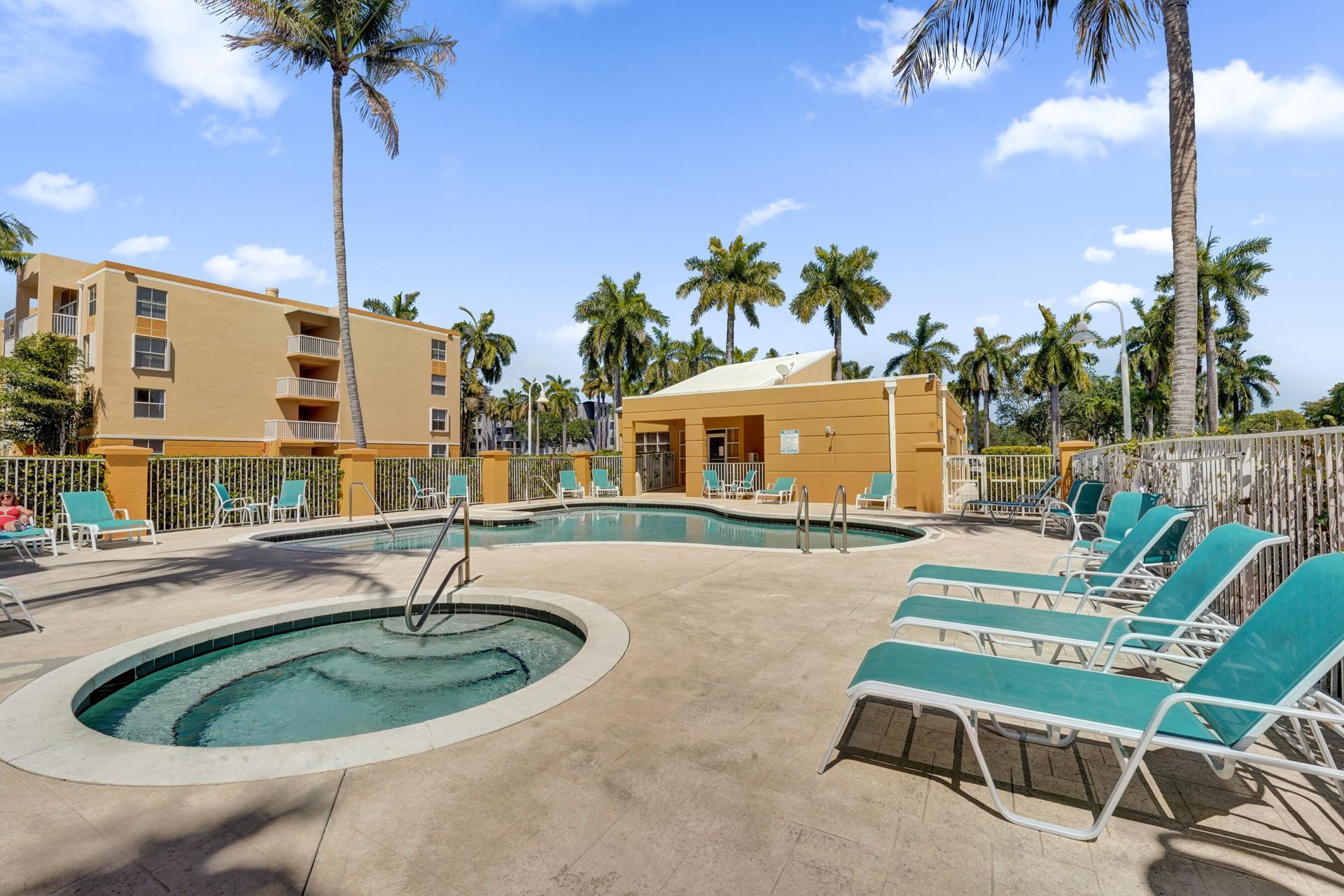 1450 SE 3rd Avenue, Unit 305, Dania Beach, FL 33004 Photo