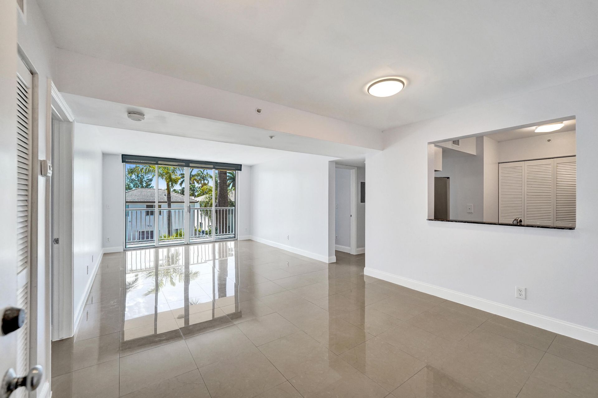 1450 SE 3rd Avenue, Unit 305, Dania Beach, FL 33004 Photo