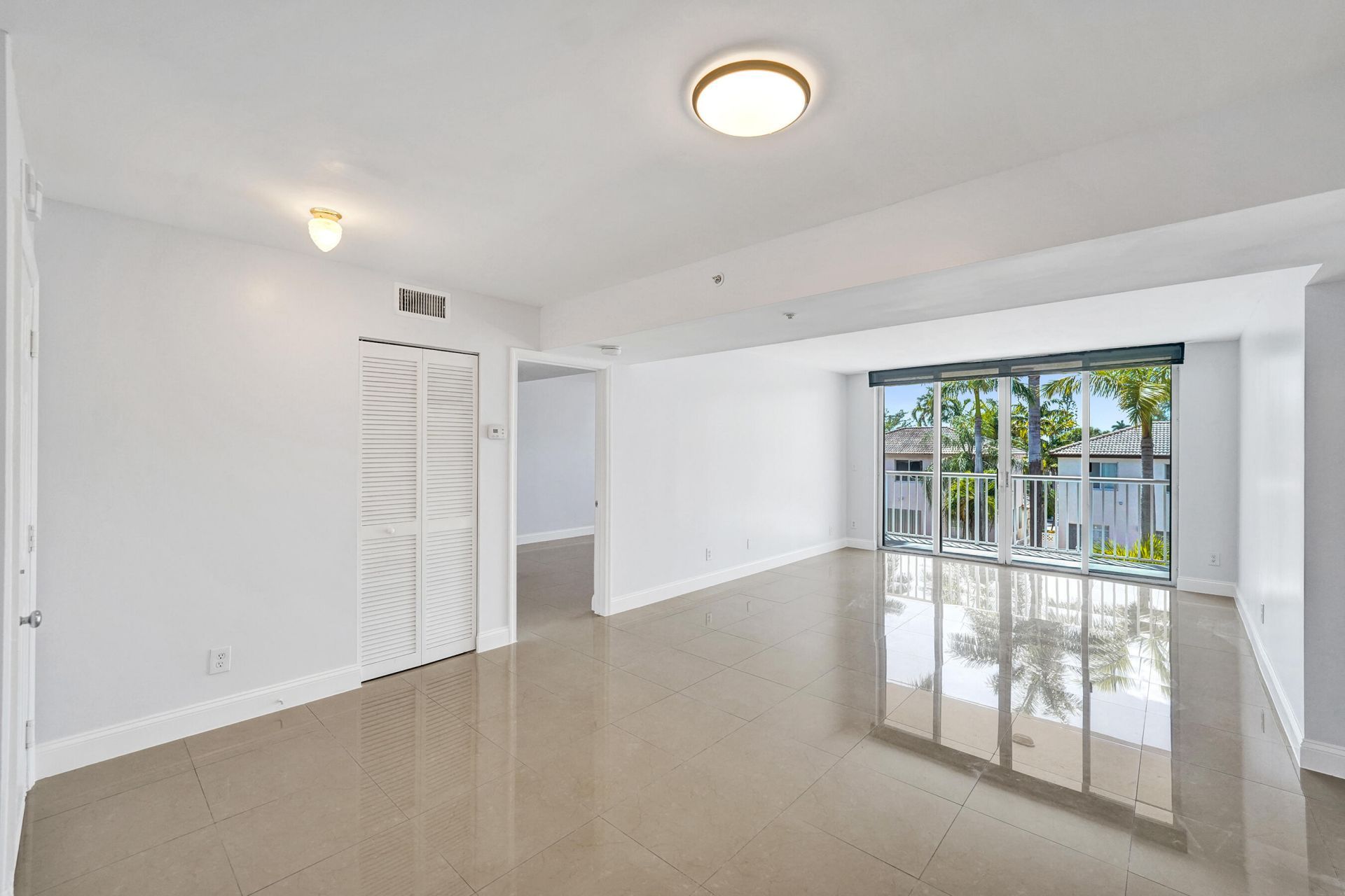 1450 SE 3rd Avenue, Unit 305, Dania Beach, FL 33004 Photo