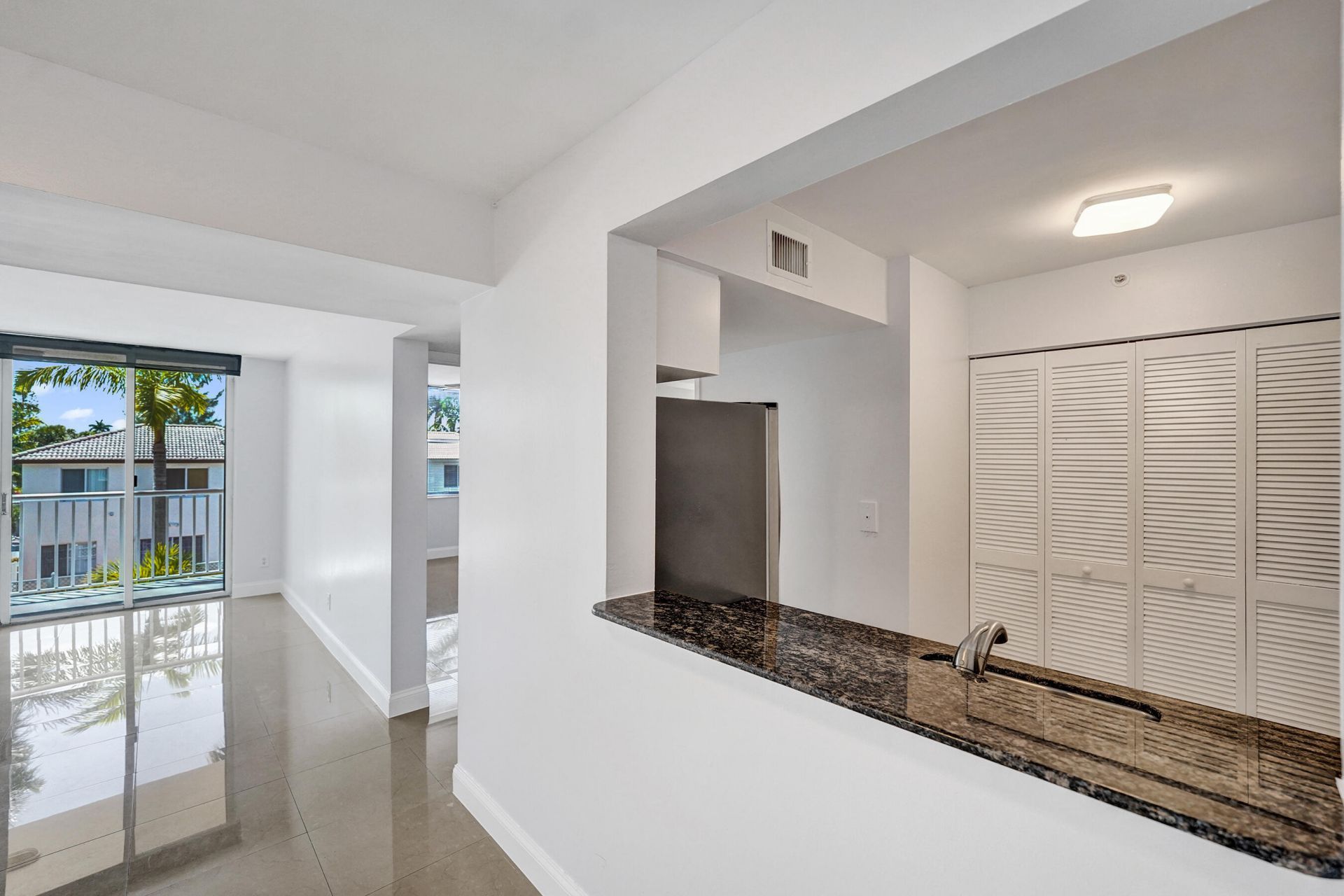 1450 SE 3rd Avenue, Unit 305, Dania Beach, FL 33004 Photo