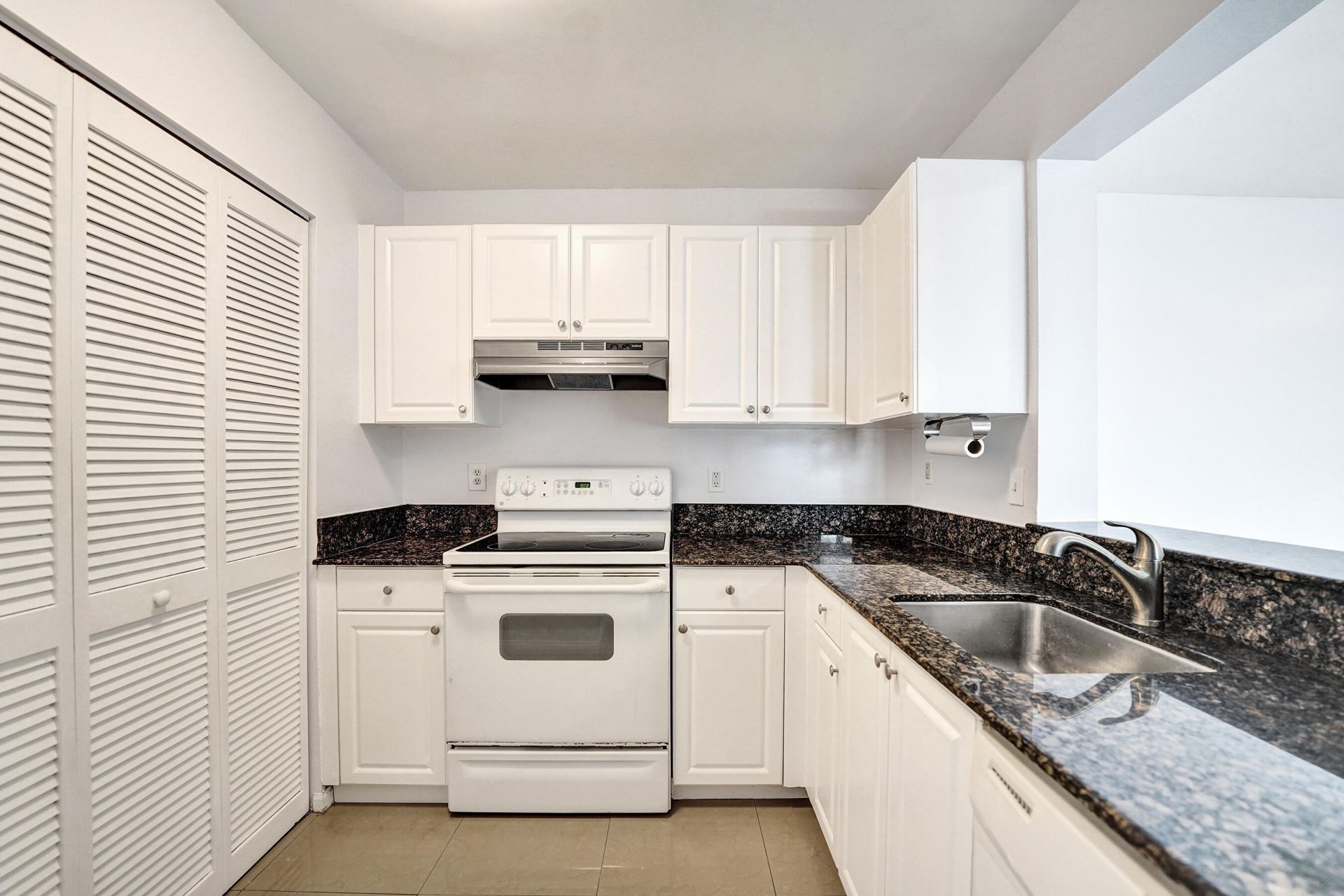 1450 SE 3rd Avenue, Unit 305, Dania Beach, FL 33004 Photo