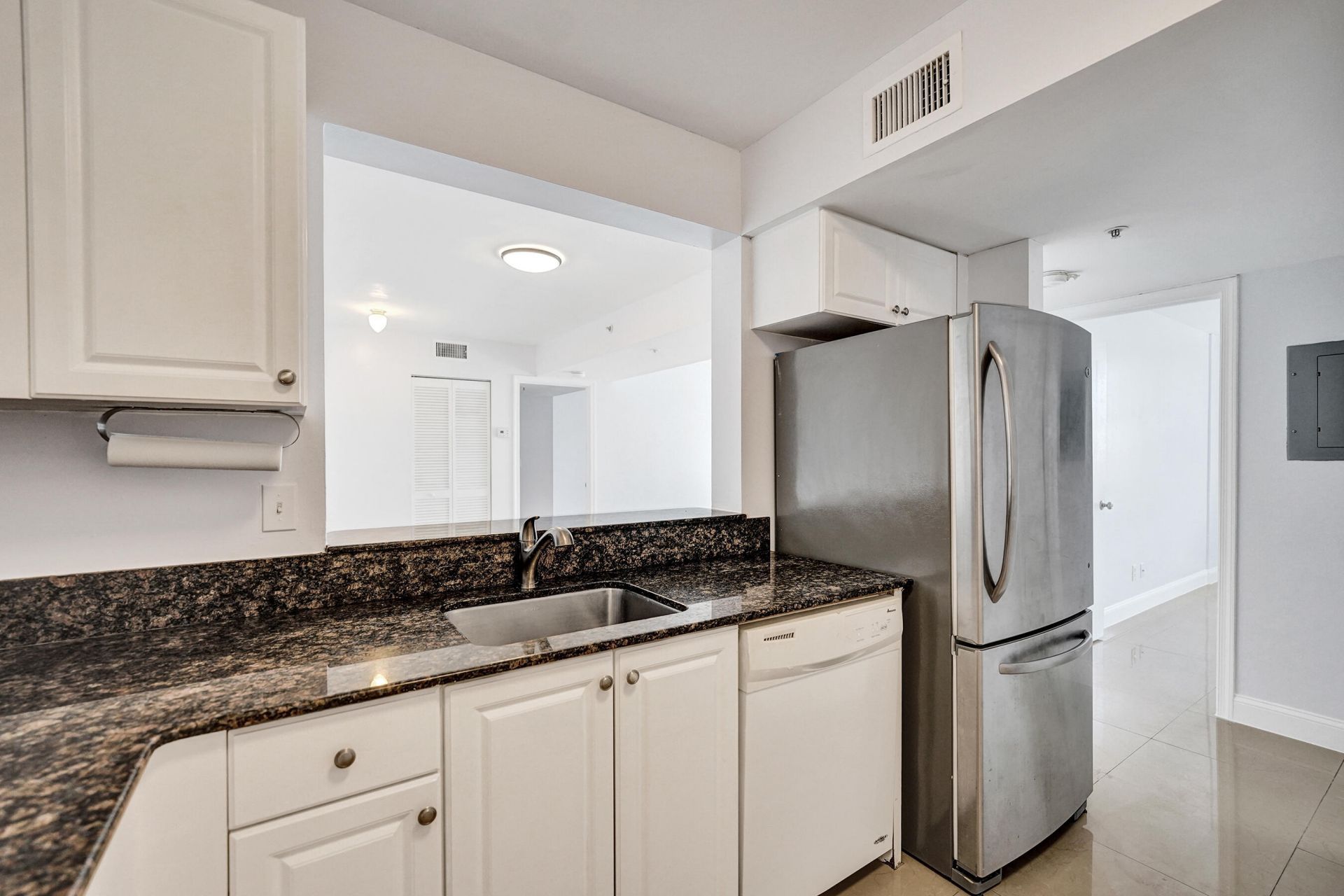 1450 SE 3rd Avenue, Unit 305, Dania Beach, FL 33004 Photo