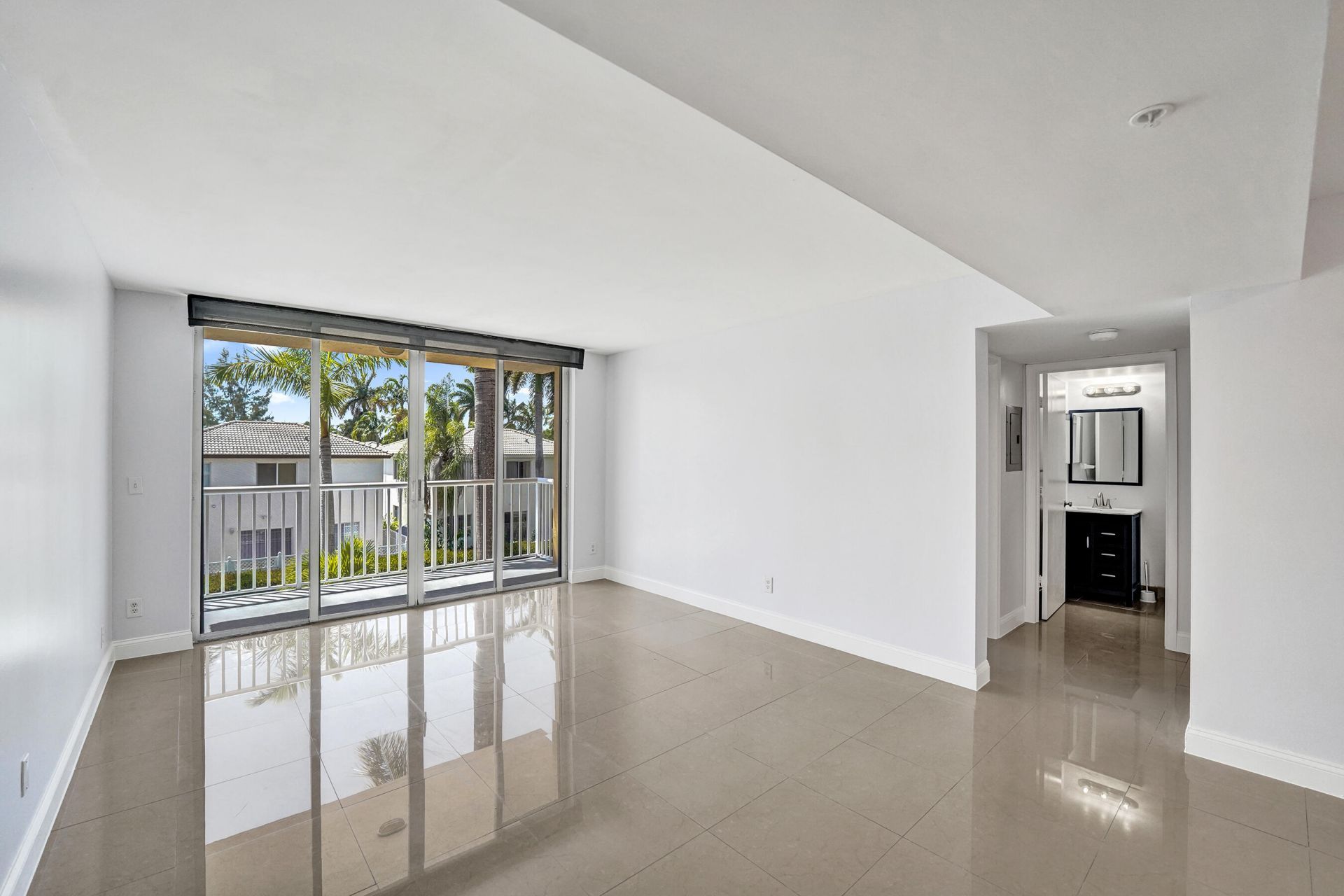 1450 SE 3rd Avenue, Unit 305, Dania Beach, FL 33004 Photo
