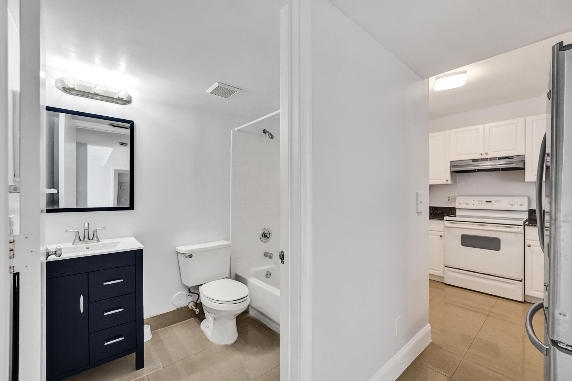 1450 SE 3rd Avenue, Unit 305, Dania Beach, FL 33004 Photo