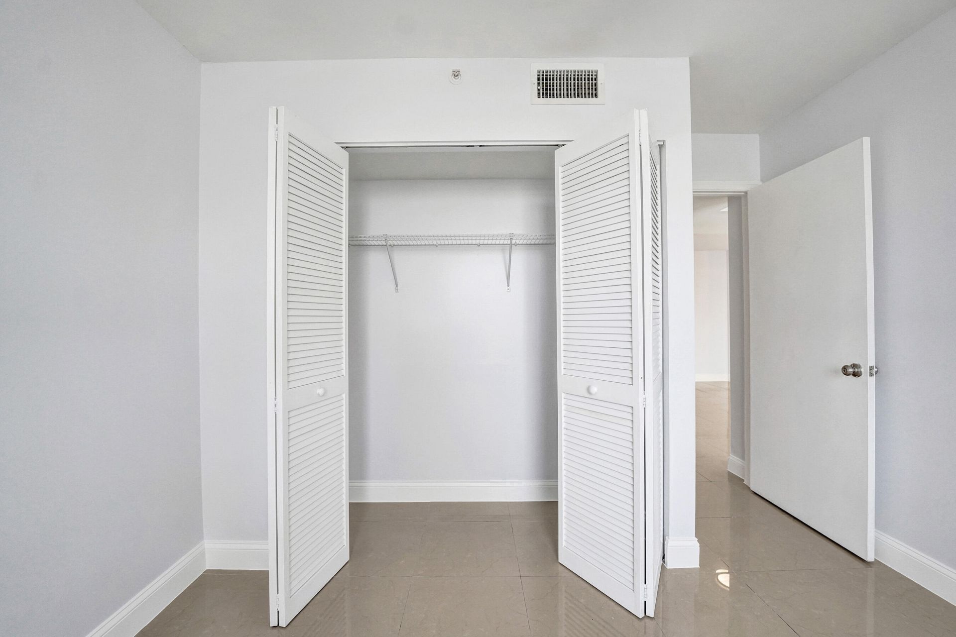 1450 SE 3rd Avenue, Unit 305, Dania Beach, FL 33004 Photo