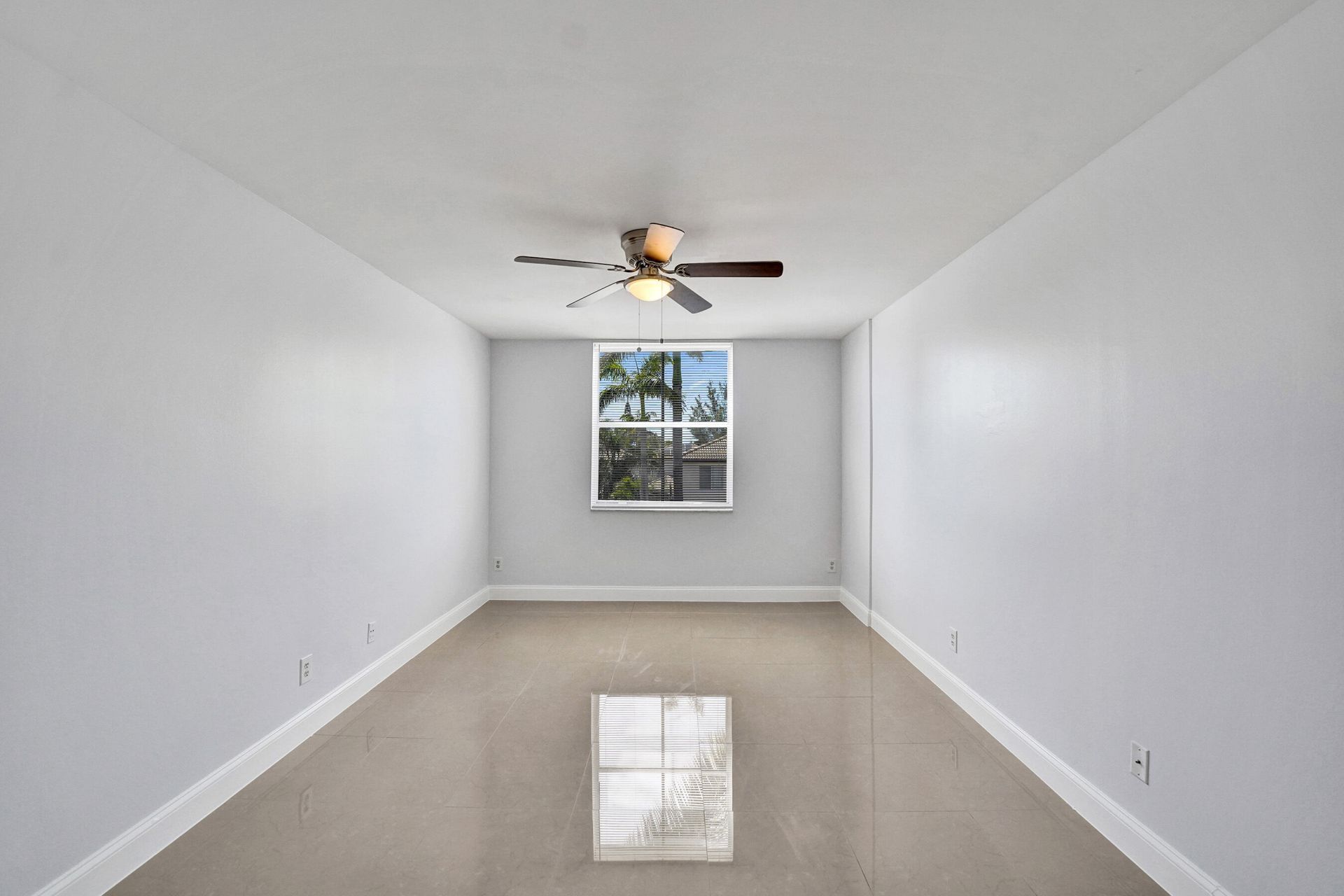 1450 SE 3rd Avenue, Unit 305, Dania Beach, FL 33004 Photo