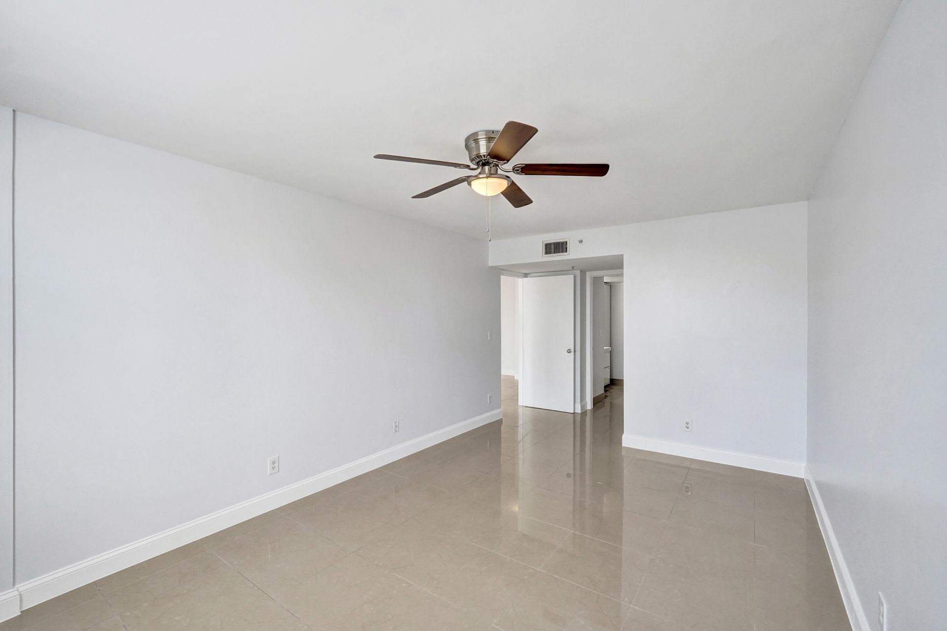 1450 SE 3rd Avenue, Unit 305, Dania Beach, FL 33004 Photo