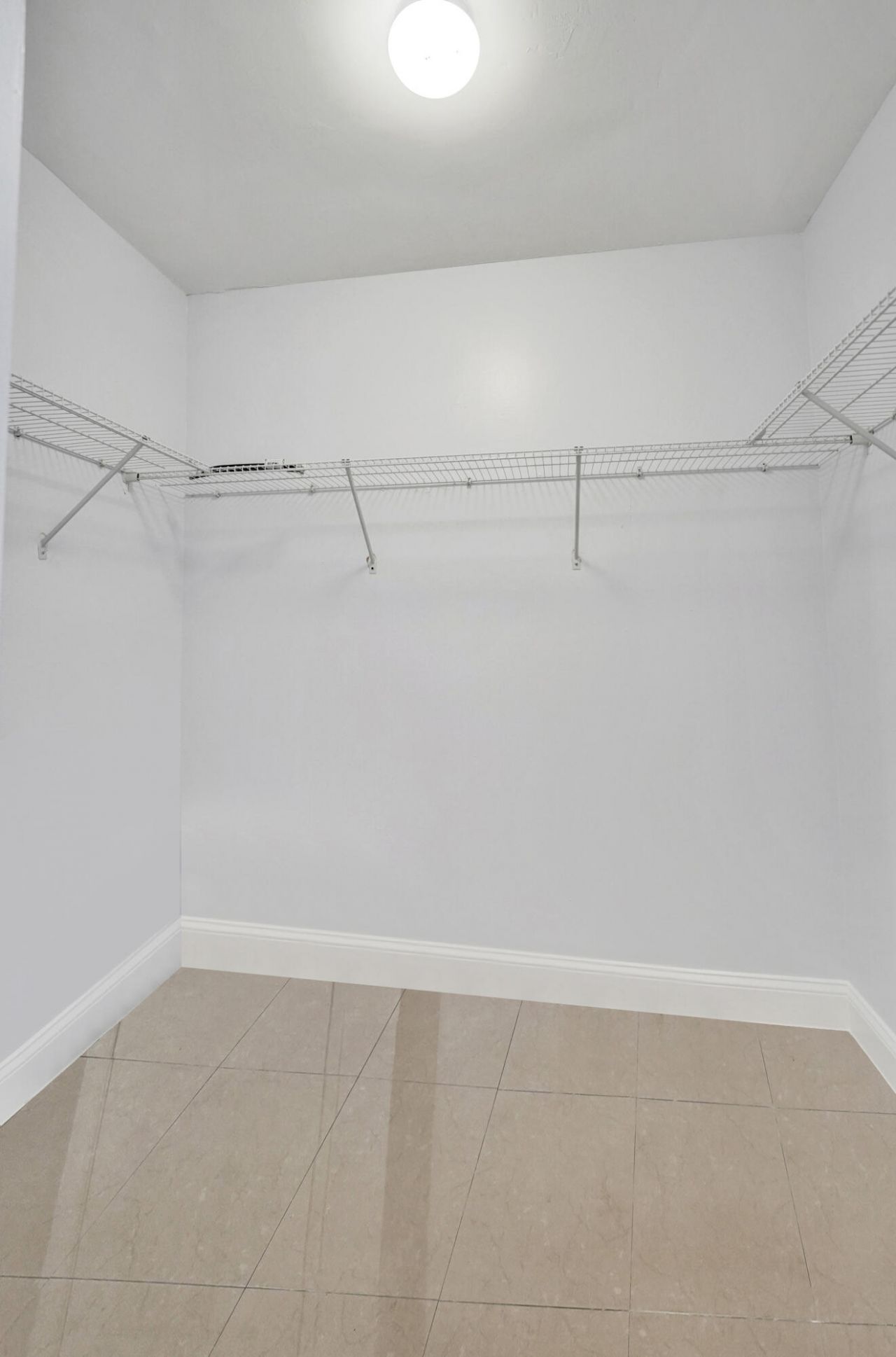 1450 SE 3rd Avenue, Unit 305, Dania Beach, FL 33004 Photo