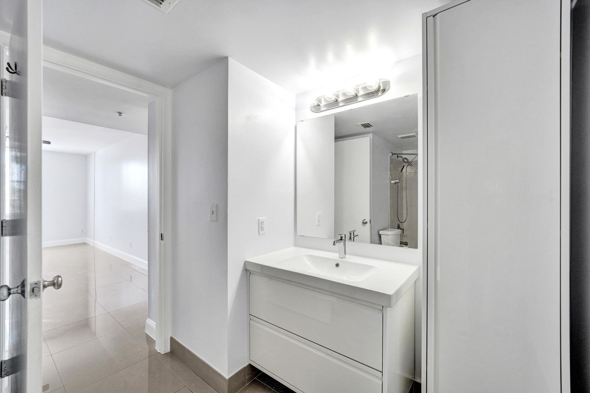 1450 SE 3rd Avenue, Unit 305, Dania Beach, FL 33004 Photo