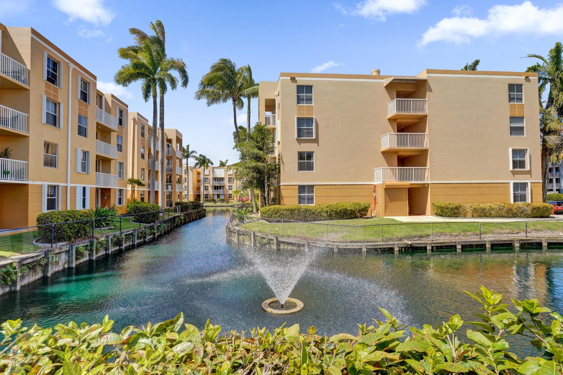 1450 SE 3rd Avenue, Unit 305, Dania Beach, FL 33004 Photo