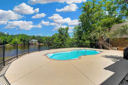 140 Woodbridge Drive  photo 4