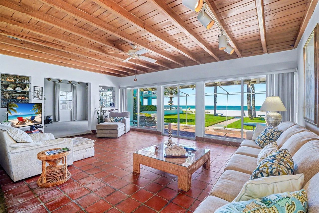 18206 Sunset Boulevard, Redington Shores, FL 33708 Photo
