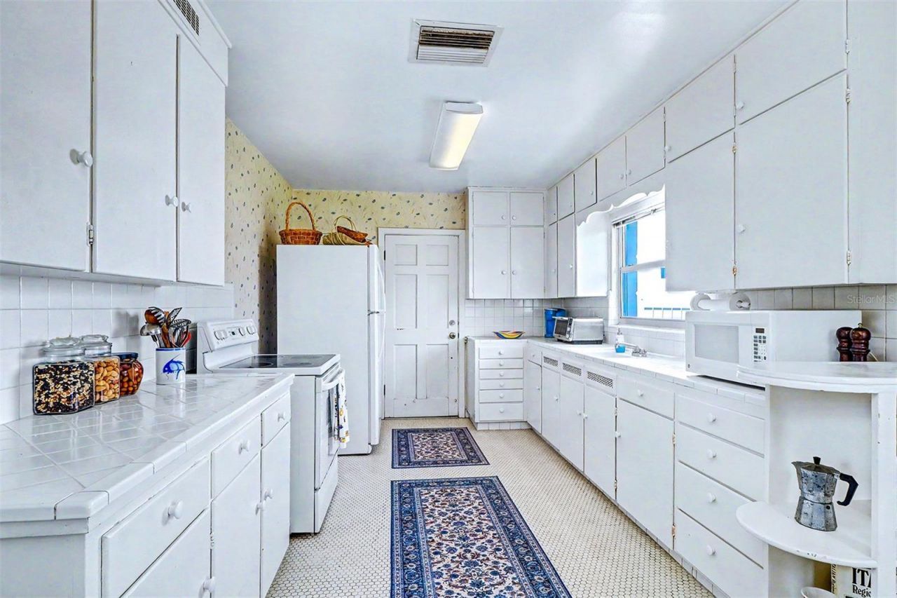 18206 Sunset Boulevard, Redington Shores, FL 33708 Photo