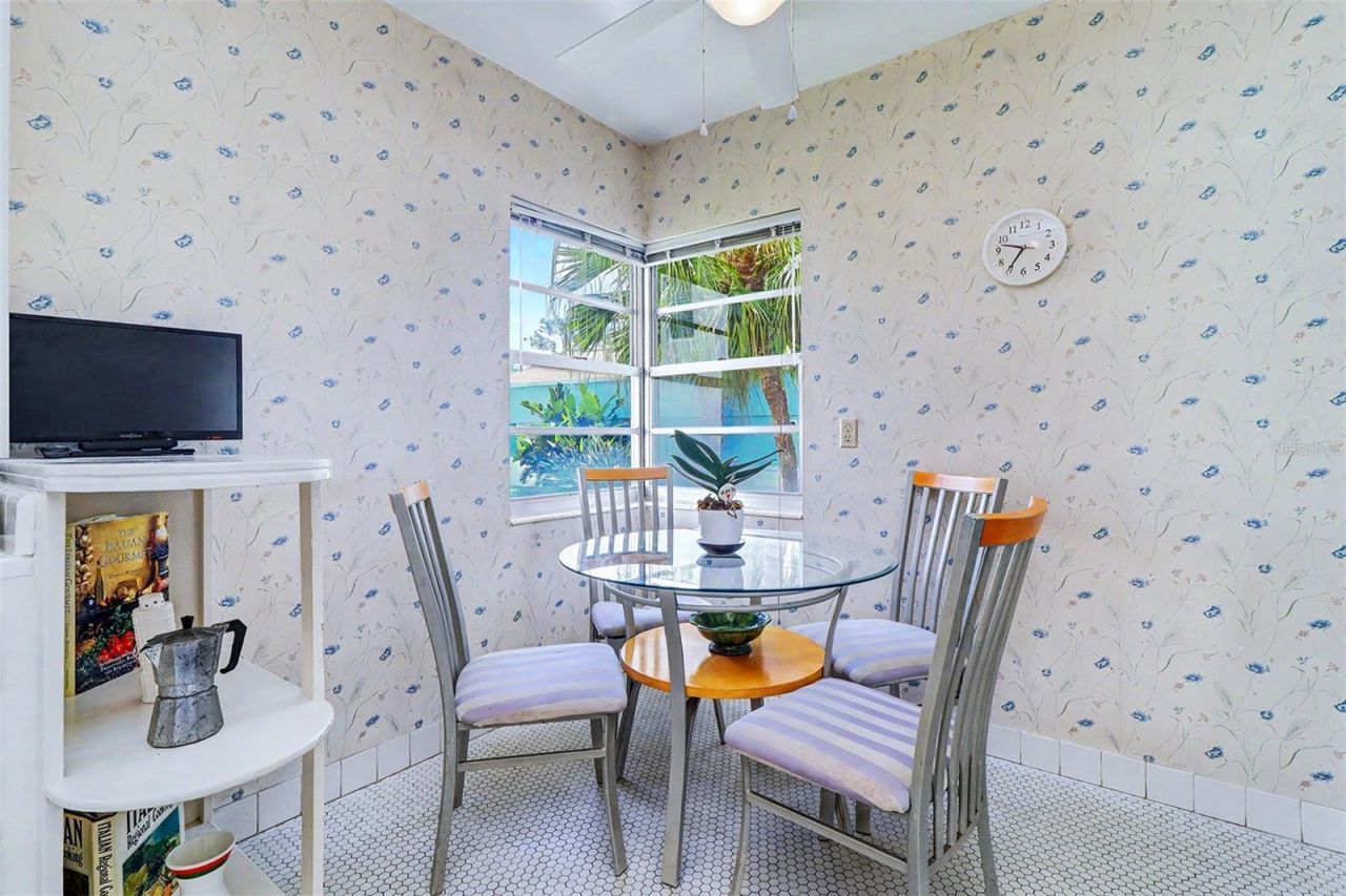 18206 Sunset Boulevard, Redington Shores, FL 33708 Photo