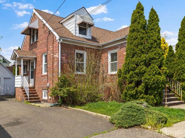 35 Melbourne Court , Woodbridge, NJ 07095