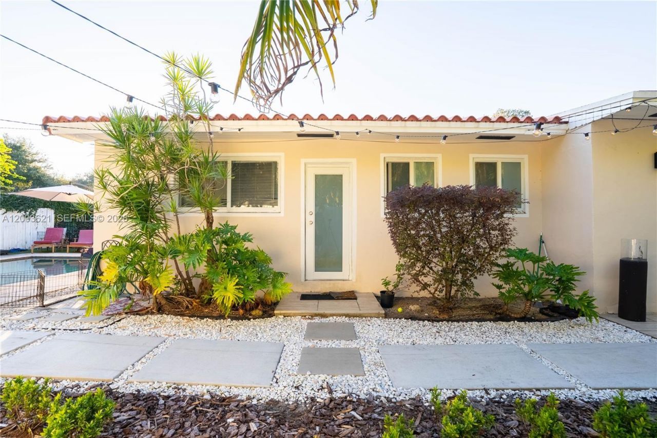 12015 NE 7th Ave , Biscayne Park, FL 33161 Photo