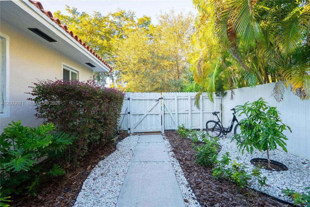 12015 NE 7th Ave , Biscayne Park, FL 33161 Photo
