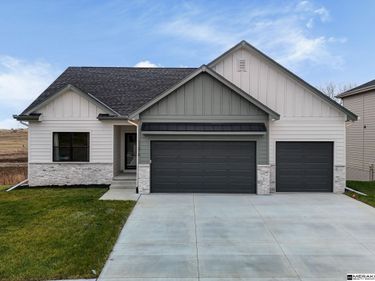 11658 S 124th Avenue , Papillion, NE 68048