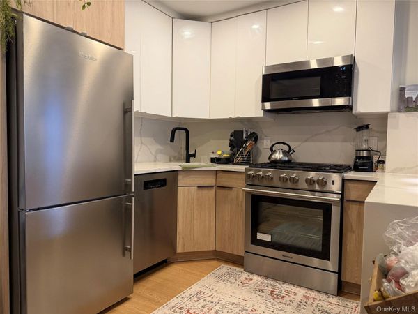 116-17 Grosvenor Lane , Unit 3A, Kew Gardens, NY 11415