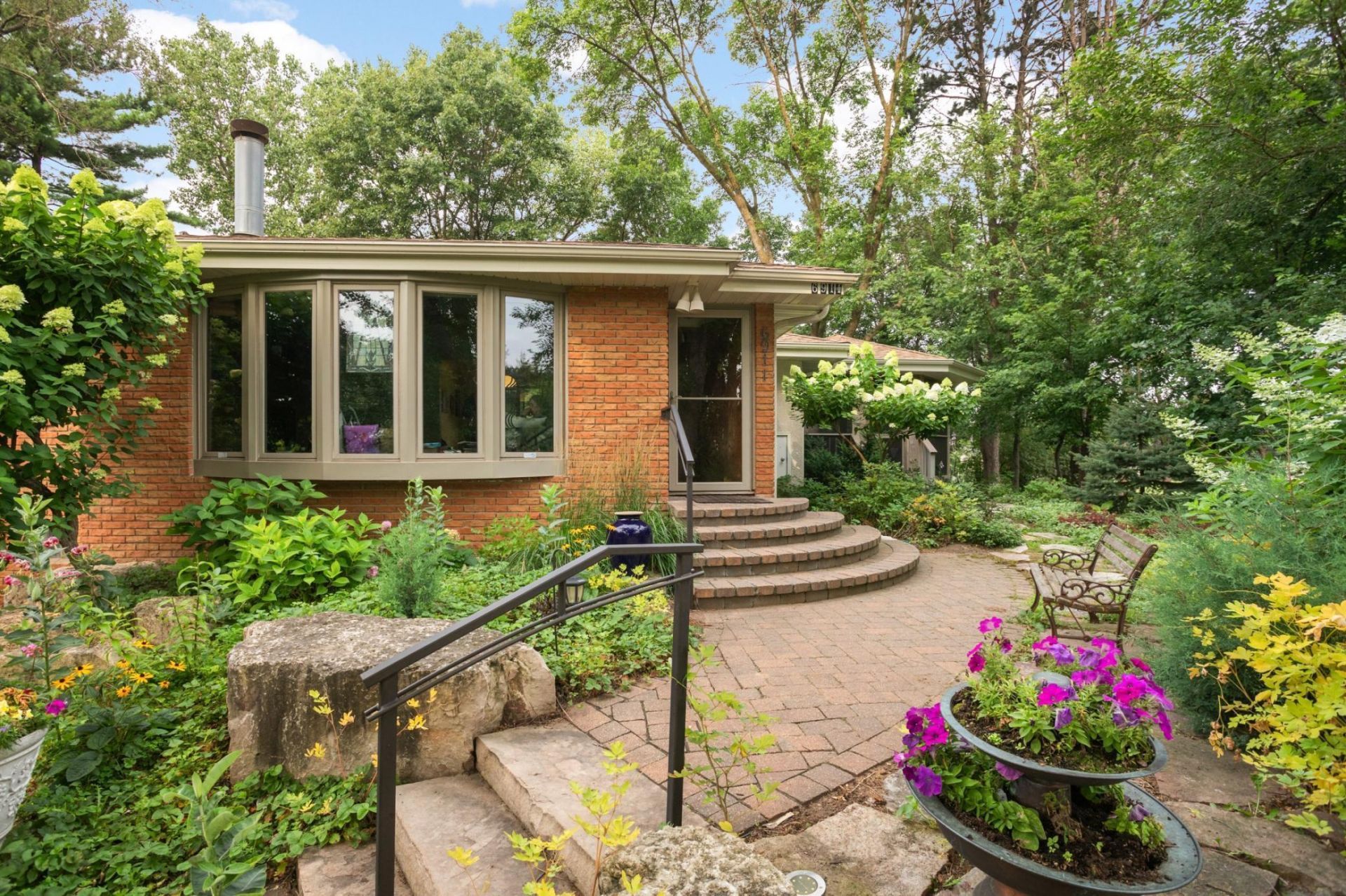 6911 Booth Avenue , Inver Grove Heights, MN 55076