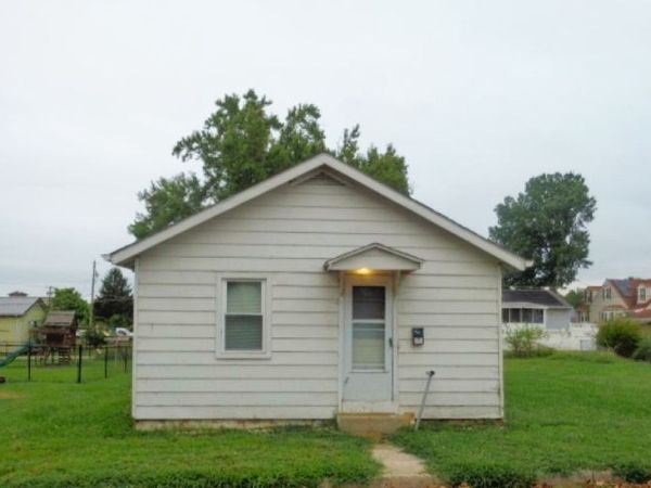 82 Castle Heights Ave, Pennsville, NJ 08070