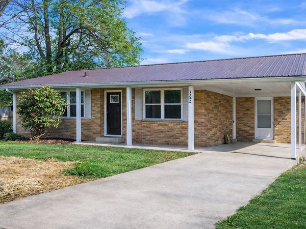 320 Walthall Street , Horse Cave, KY 42749