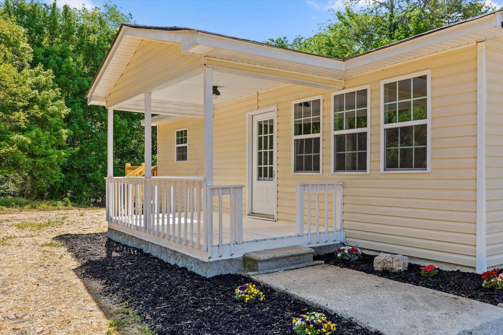 192 Prater Lake Road, Calhoun, GA 30701 Main Photo