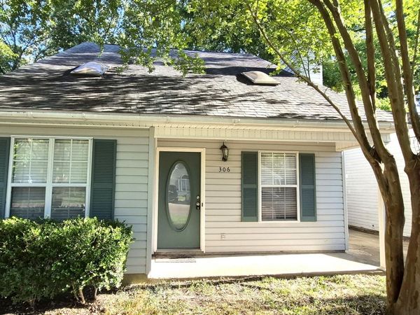 306 N Grove Circle, Brandon, MS 39047