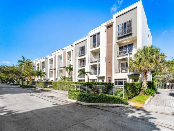 1034 NE 18th Avenue, Unit 102, Fort Lauderdale, FL 33304