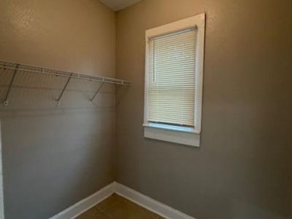 906 N Kansas Expressway , Springfield, MO 65802