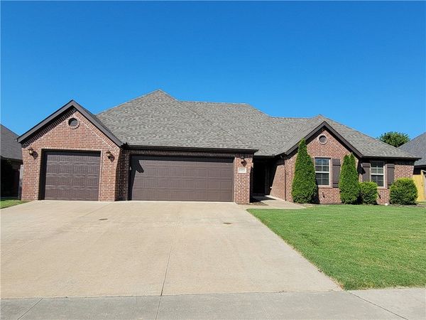 1053 Tarah Knolls Circle , Centerton, AR 72719